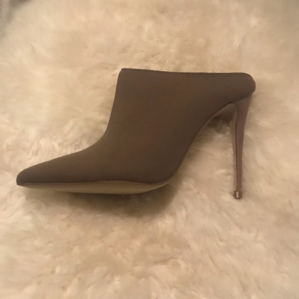 Like New Steve Madden Khaki Knit Mules